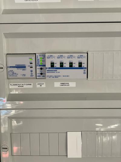 Sistema BACS per controllo luci magazzino torrefazione in standard KNX